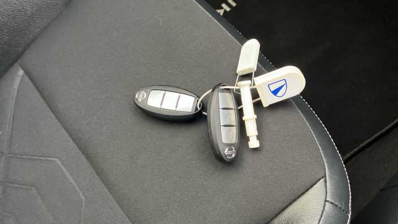 Nissan Juke 1.0 DiG-T 114 Tekna 5dr Petrol Hatchback